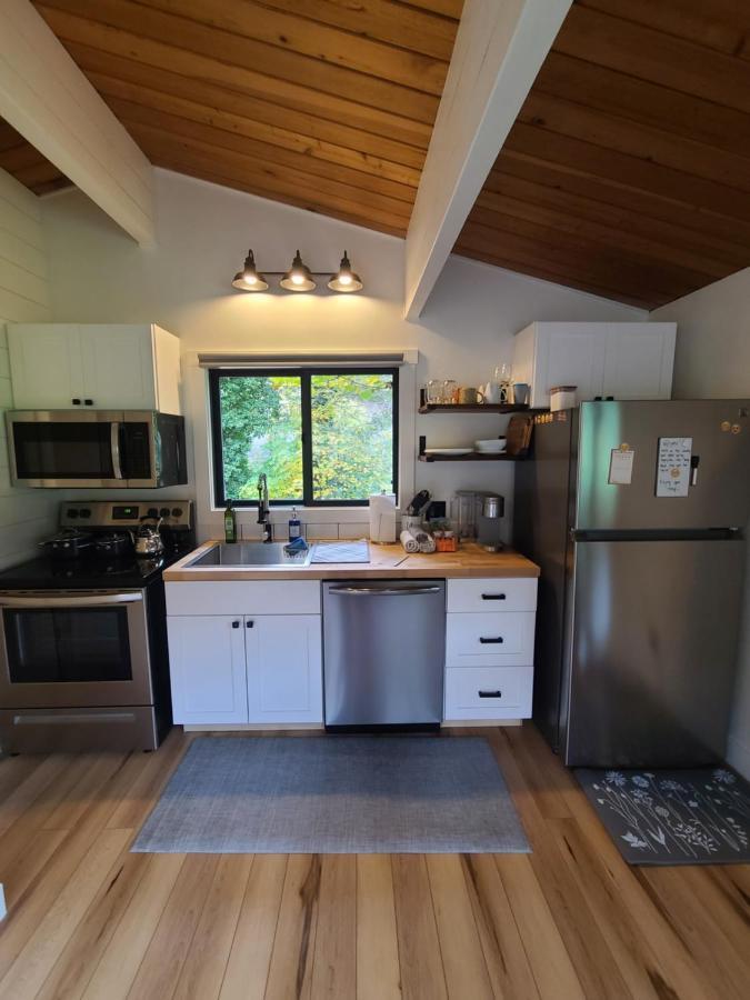 A Restful Studio Near A Creek And Forest - Pet Friendly Roseburg Exterior photo